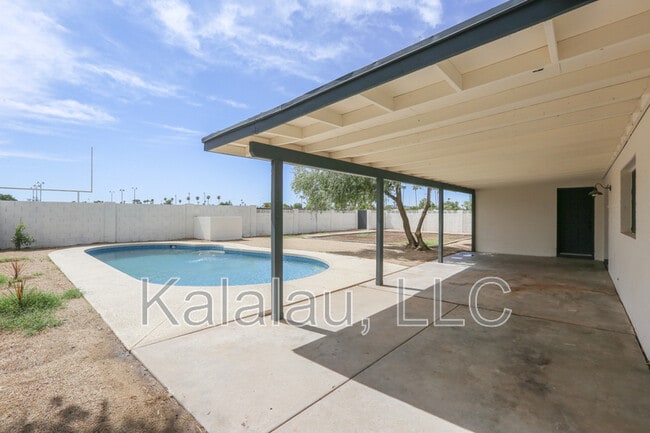 Building Photo - 1817 E Alameda Dr