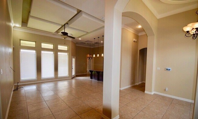 Building Photo - 1919 W Ventura Dr