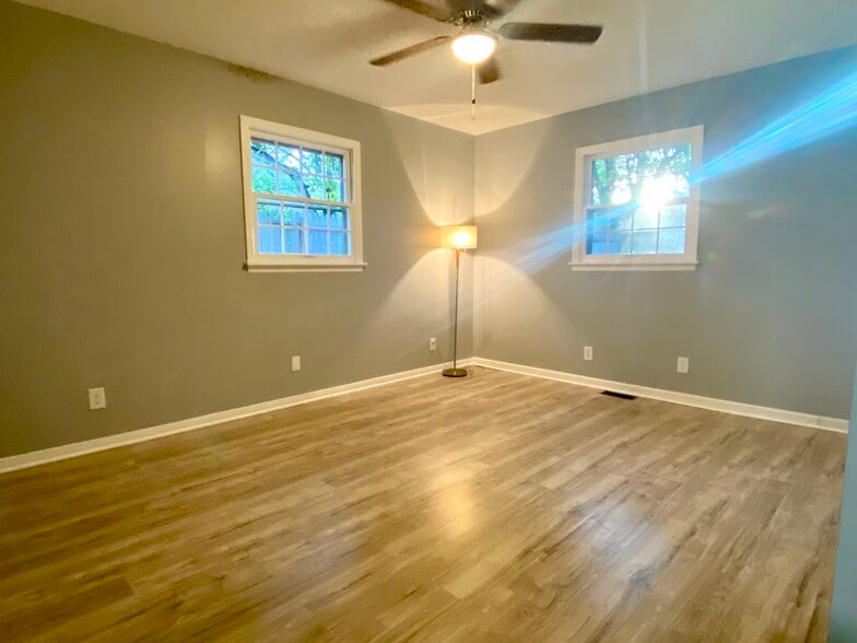 Building Photo - 9505 Tiverton Way