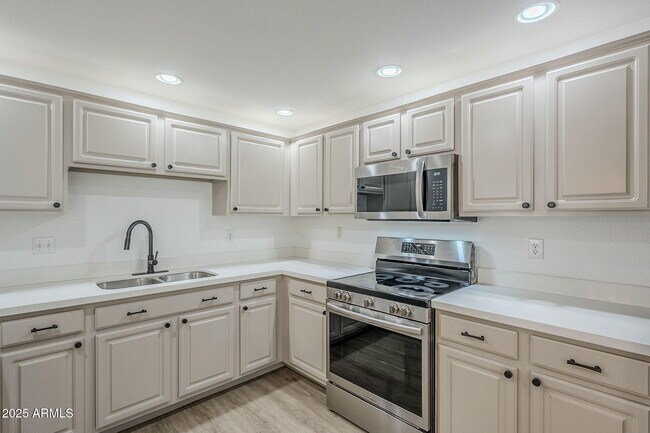 Building Photo - 9455 E Raintree Dr