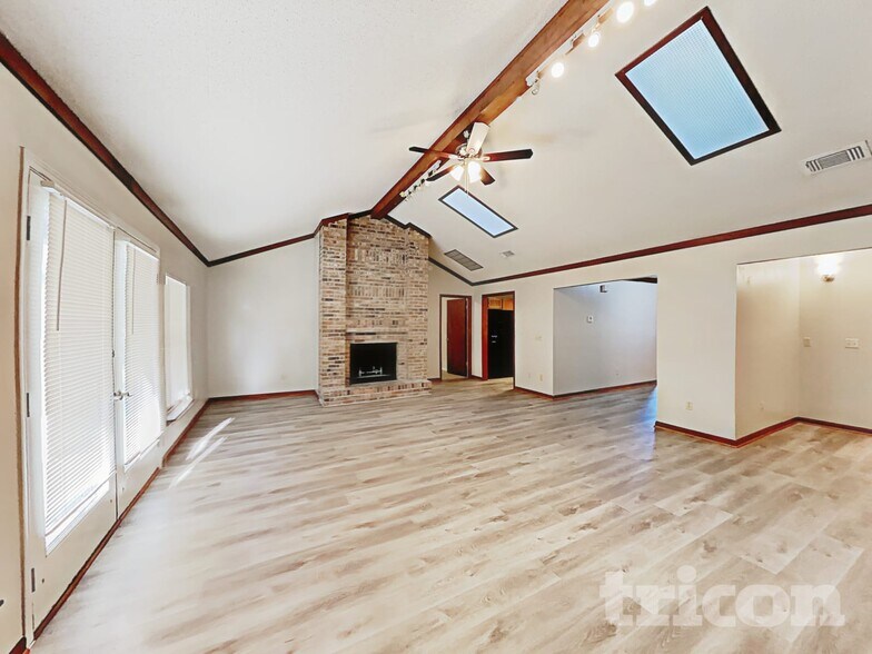 Building Photo - 4750 Deerfoot Ct