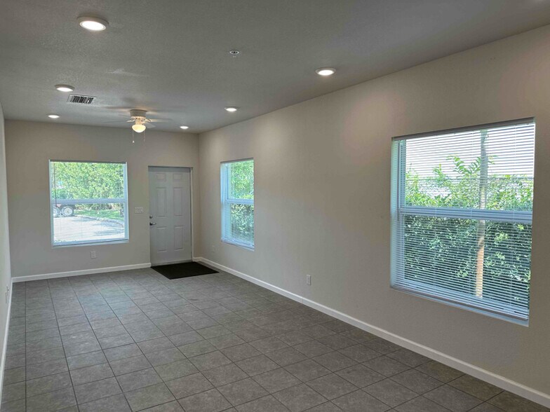 Building Photo - 7410 SW 10th Ct