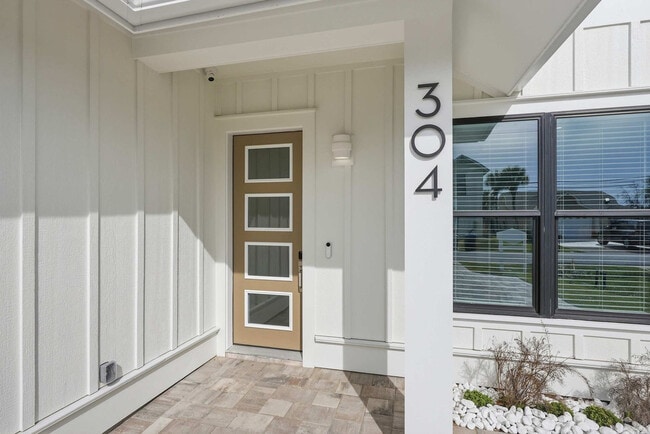 Building Photo - 304 Palm Beach Dr