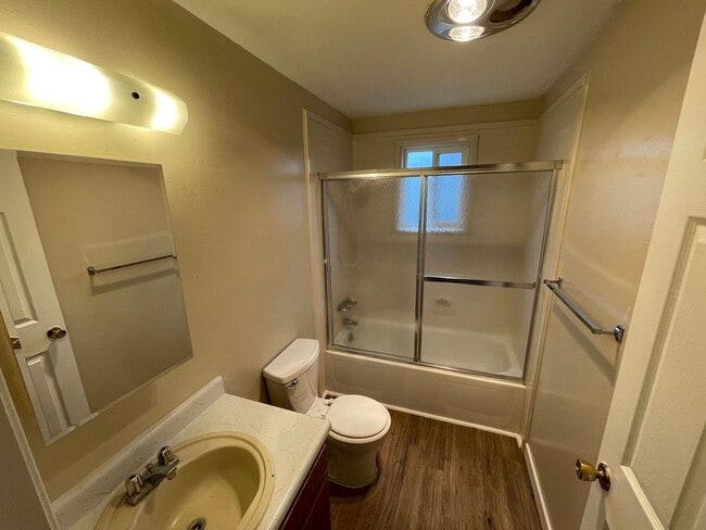 Building Photo - 1515 Arthur St