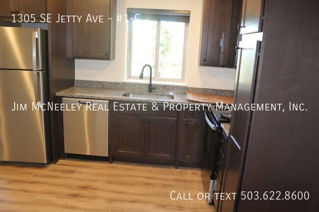 Building Photo - Lower level 2 bed/ 1 bath w/ 1 Assigned Pa...