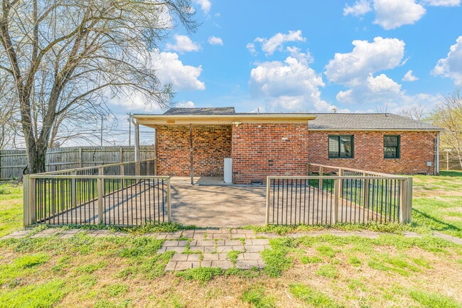 Building Photo - 2920 Byington Beaver Ridge Rd