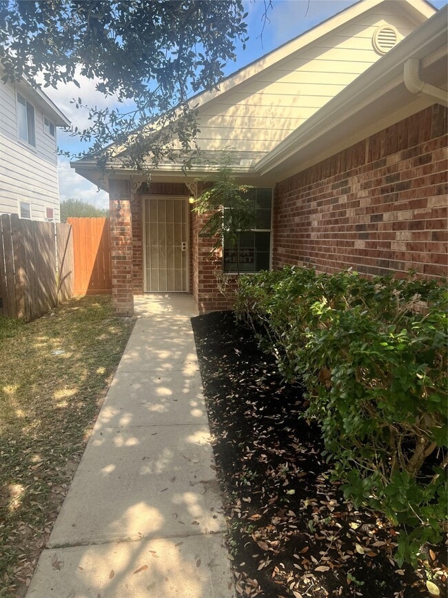 Building Photo - 5022 Canyon Blanco Dr