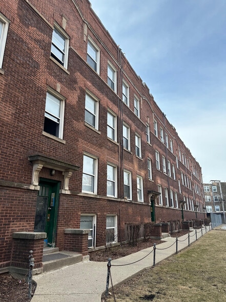 Building Photo - 5666 N Ridge Ave