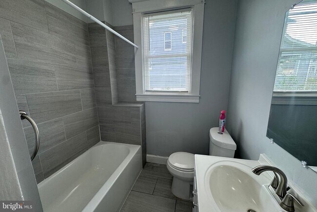 Building Photo - 2502 Halcyon Ave