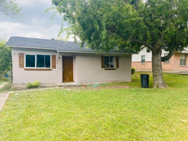 Building Photo - 848 Daffodil Dr