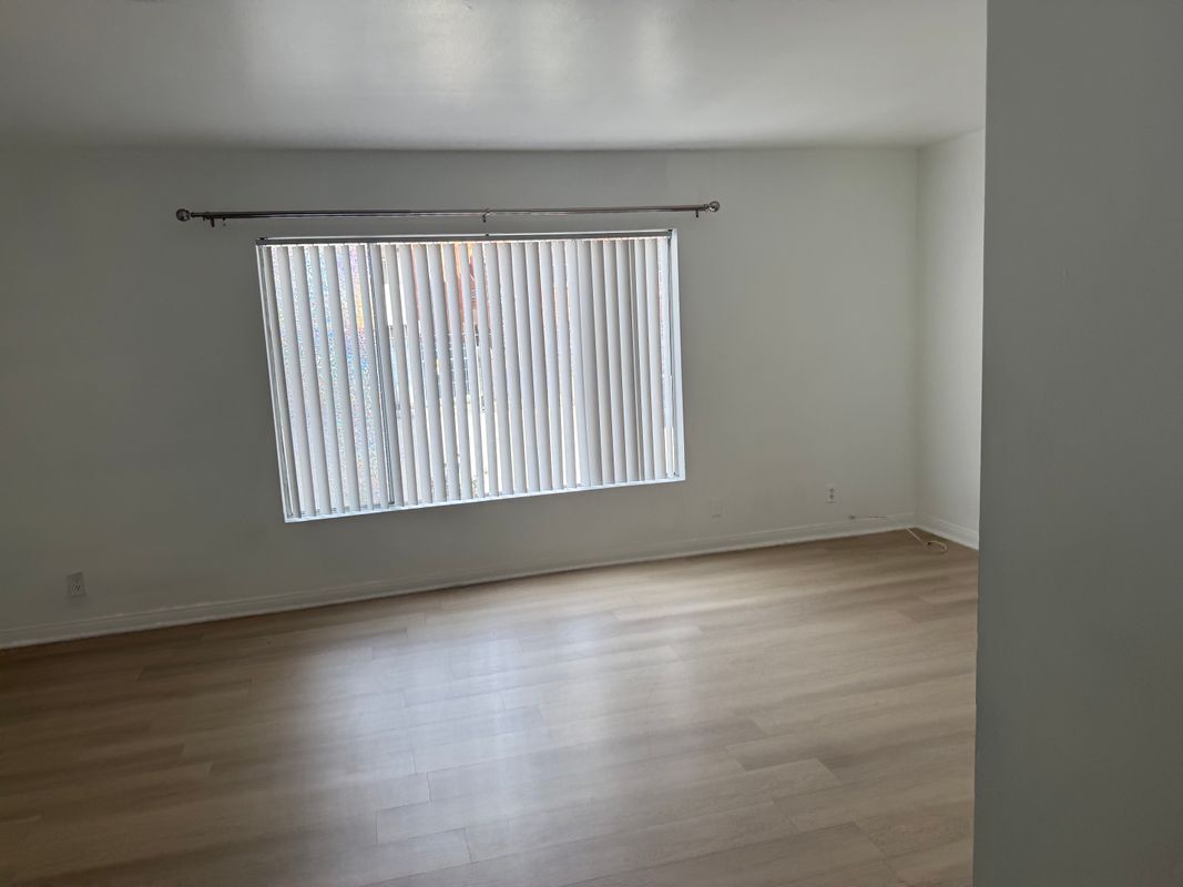 Building Photo - 749 S Berendo St