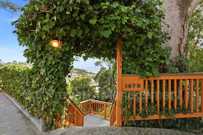 Building Photo - 147 Seacliff Dr