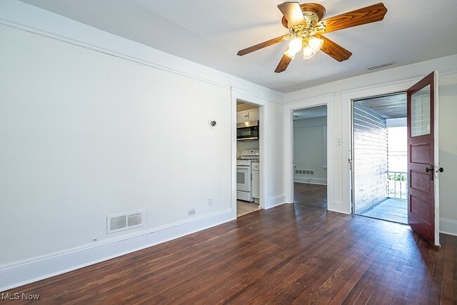 Building Photo - 4205 Woodbine Ave
