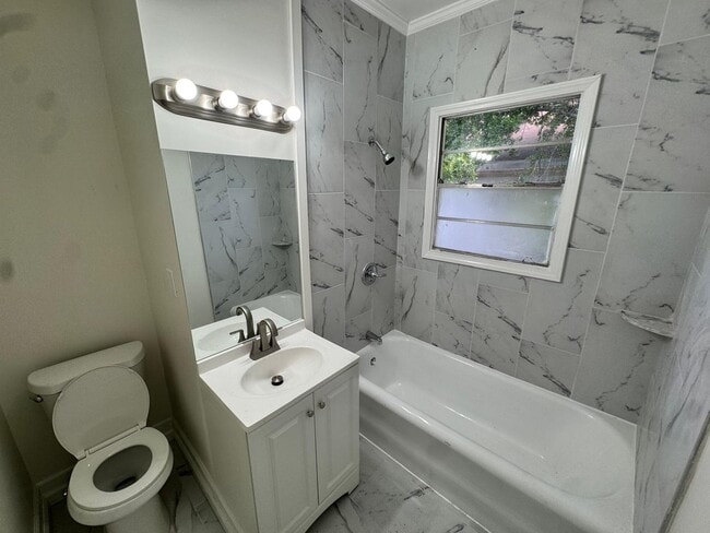 Building Photo - 3 Bedroom Single Family House 611 DIP in Mobile, AL 36606