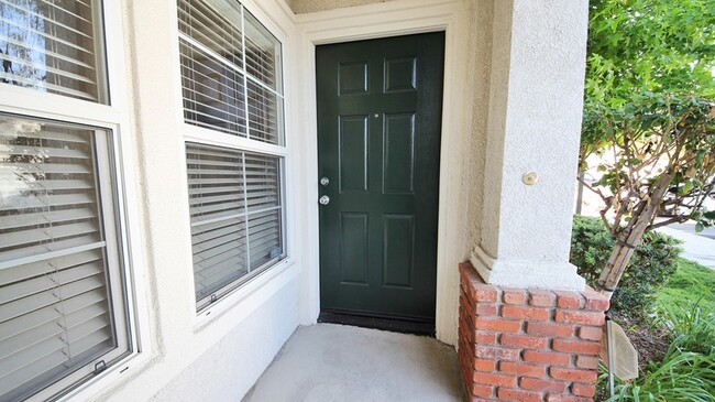 Building Photo - Spacious Brighton Community Townhome