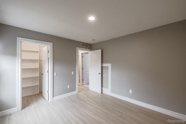 Building Photo - 2621 Thornbrier
