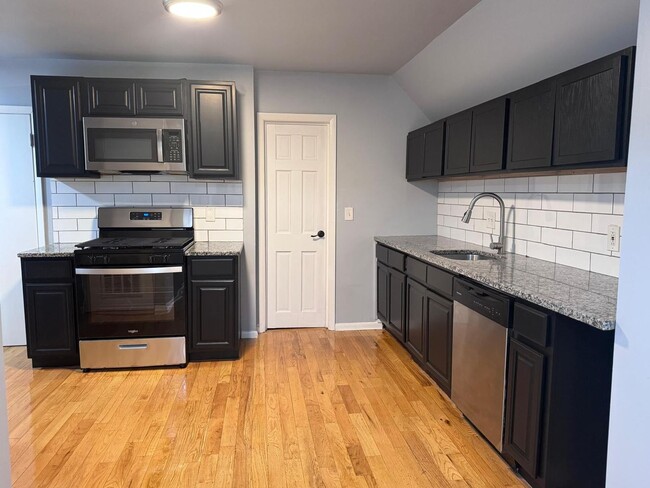 Building Photo - 174 Portsea St