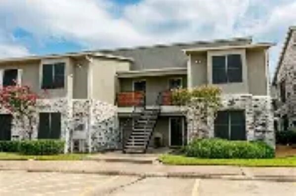 Building Photo - 420 Garland Dr