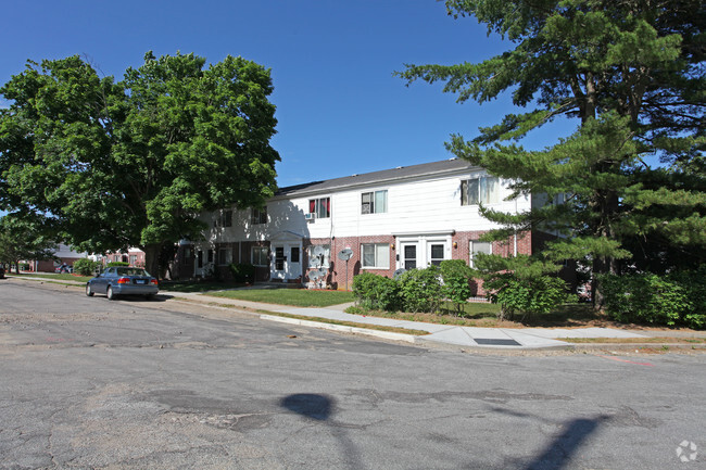 Street View of Building - Londonberry Gardens Apartments