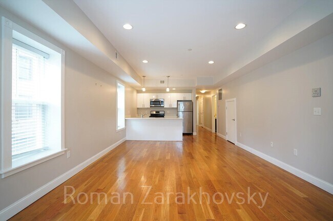 Building Photo - 52 Kent St