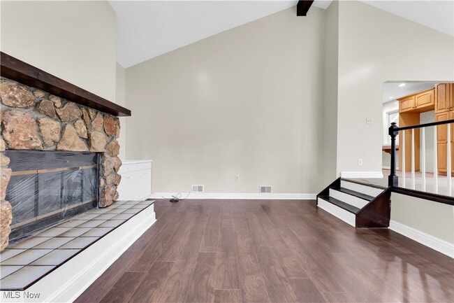 Building Photo - 401 E 257th St