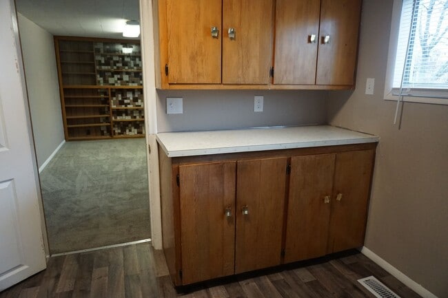 Building Photo - 4 Bedroom Remodeled West Side Salt Lake Home