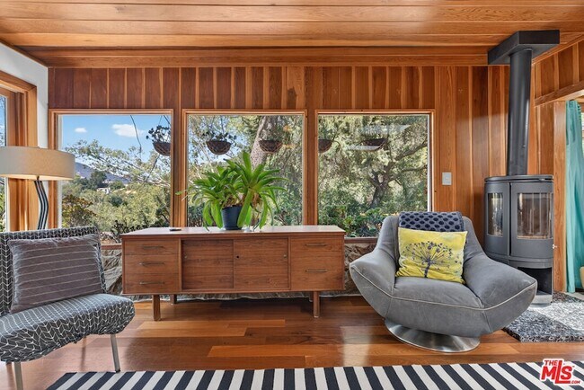 Building Photo - 1738 Topanga Skyline Dr