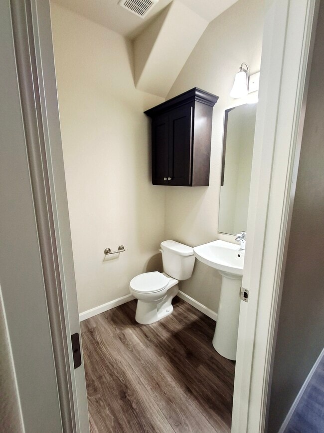 Building Photo - 4946 Skylark St NE