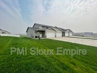 Building Photo - 5510 E Lebridge St
