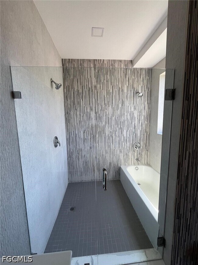 Building Photo - 1832 NW 22nd Pl