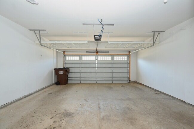 Building Photo - Updated Gallatin Townhome | 3BR + Garage, W/D Included