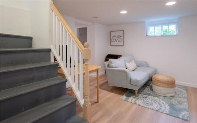 Building Photo - 122 Ruggles Ave