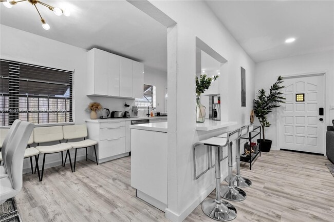 Building Photo - 1510 Normandy Dr