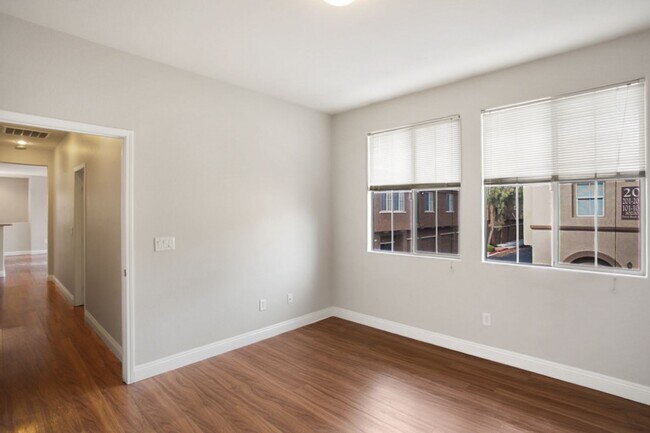 Building Photo - 2 Bed, Den, 1 Car Garage, Gated Northwest Condo