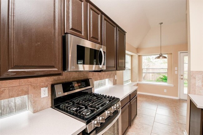 Building Photo - Crescent Drive, Pearland, TX 77584 - 3 BR ...