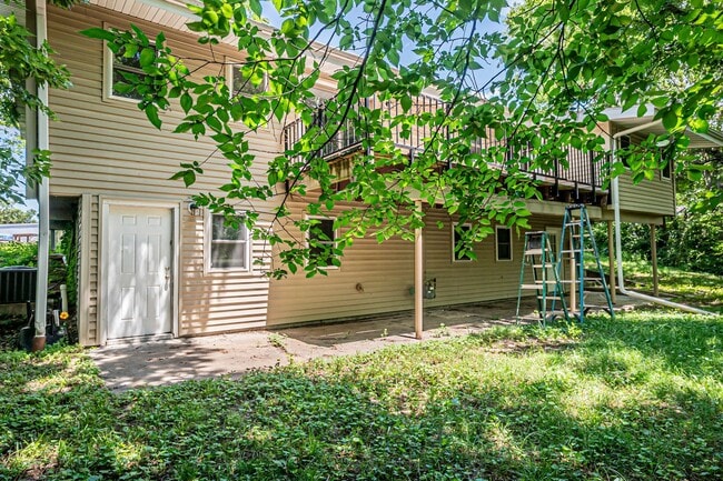 Building Photo - 2309 Anderson Ave