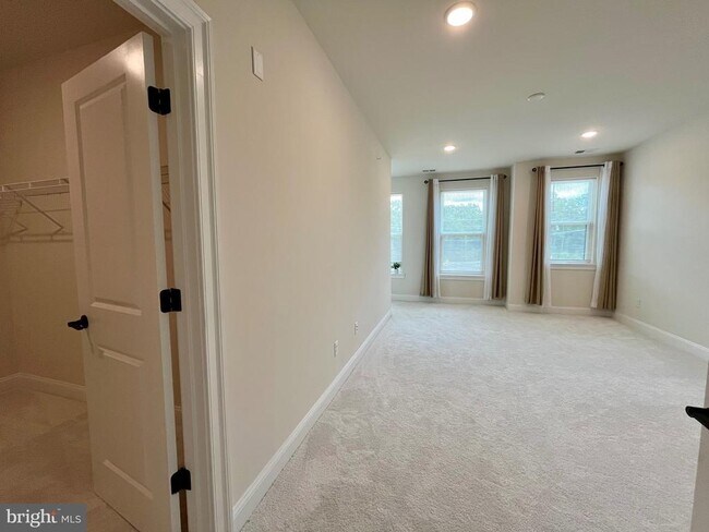 Building Photo - 805 Shay Ct