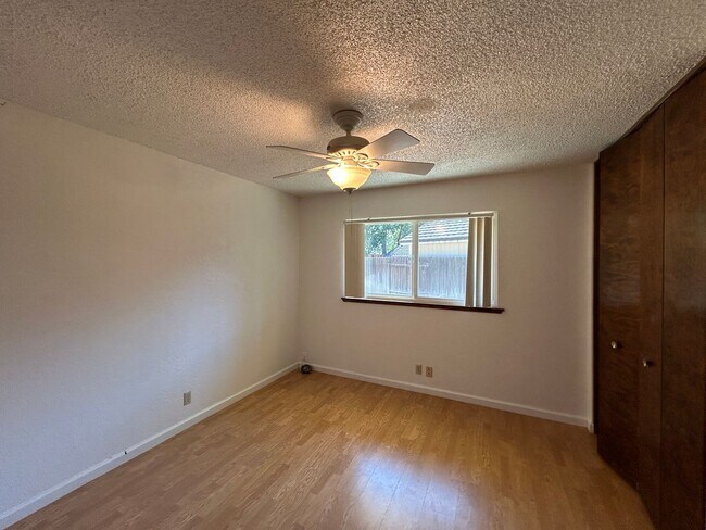 Building Photo - Custom Home!