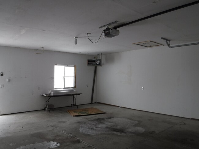 Building Photo - 441 Country Club Ln