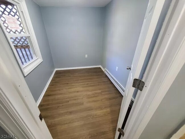 Building Photo - 16 Amity St