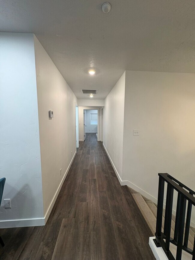 Building Photo - 380 Utah Ave