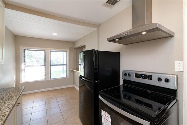 Building Photo - 207 Hackberry St