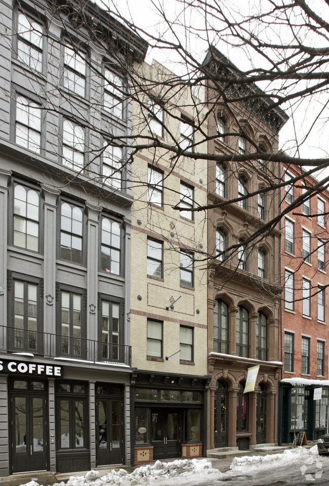 Building Photo - Merchant's Row