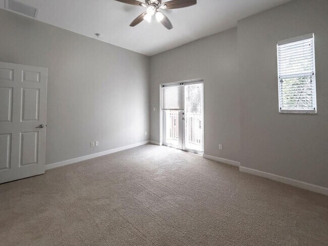 Building Photo - 2343 Vintage Dr