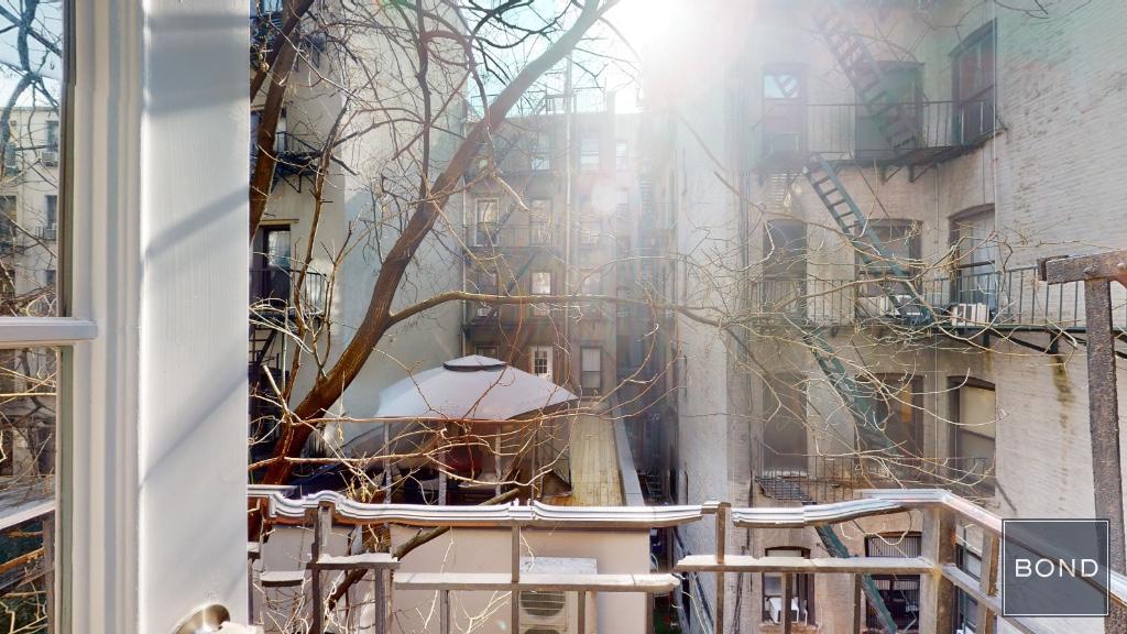 Building Photo - 246 Mott St