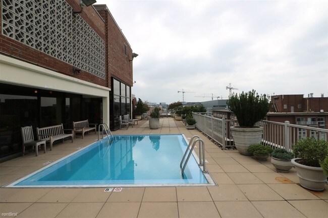 Roof deck pool - 1301 20th St NW