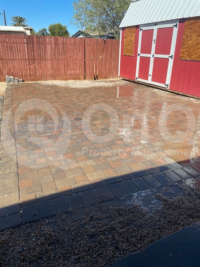 Building Photo - 1132 W Knox Pl