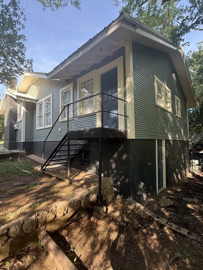 Building Photo - 729 80th Pl S