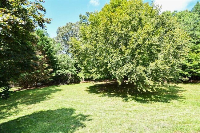 Building Photo - 17040 Birmingham Rd