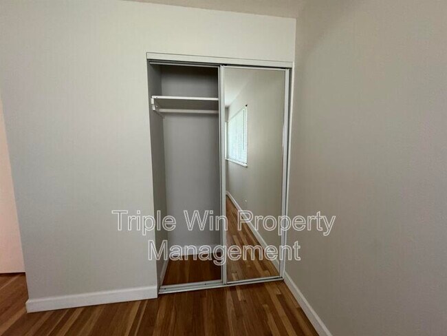 Building Photo - 10655 Hallwood Dr